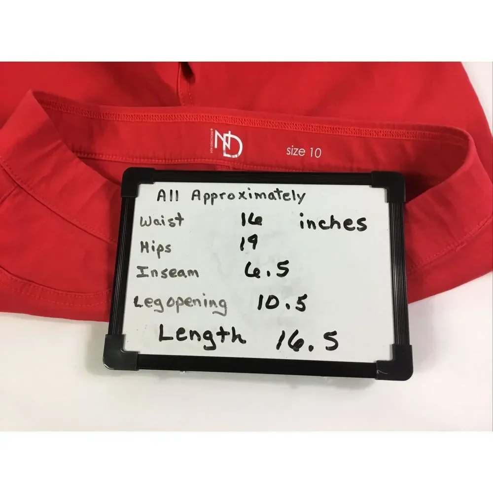 New Direction red Chino Womens Booty Shorts Size 10 med rise stretch pull‎ on